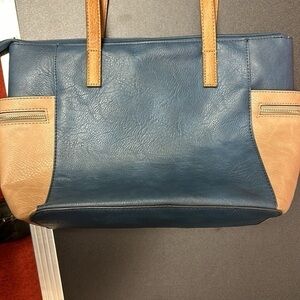 Bueno women’s faux leather blue and tan shoulder bag